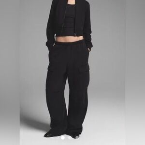 NWOT Skims Boyfriend Fleece Cargo Pants size small black